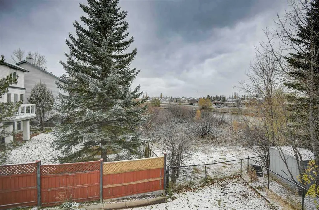 109 Bridlecreek Green SW