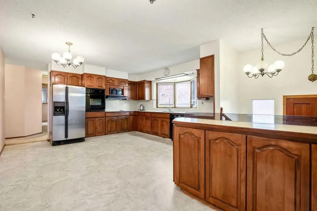 10711 Mapleglen Crescent SE