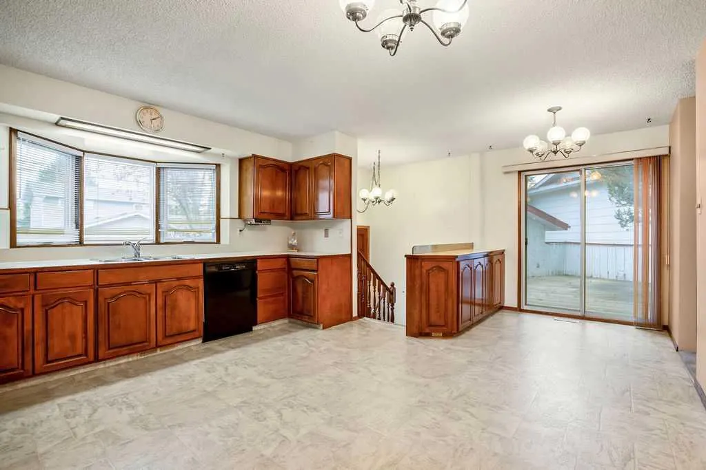10711 Mapleglen Crescent SE
