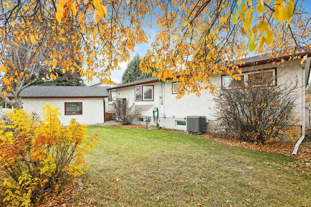 10711 Mapleglen Crescent SE