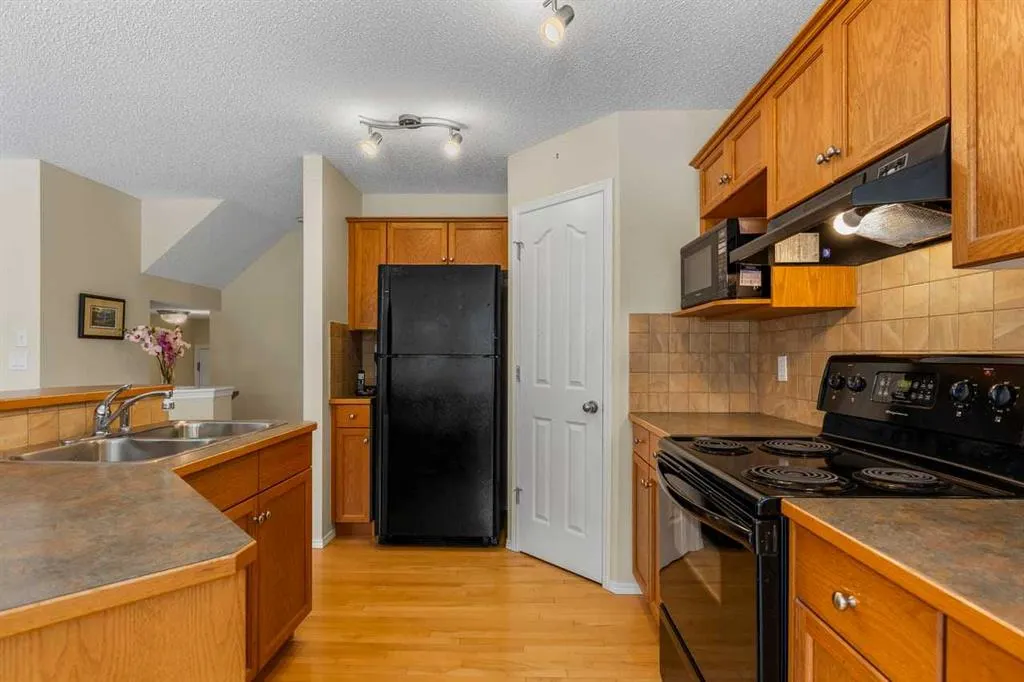 303 Springborough Way SW