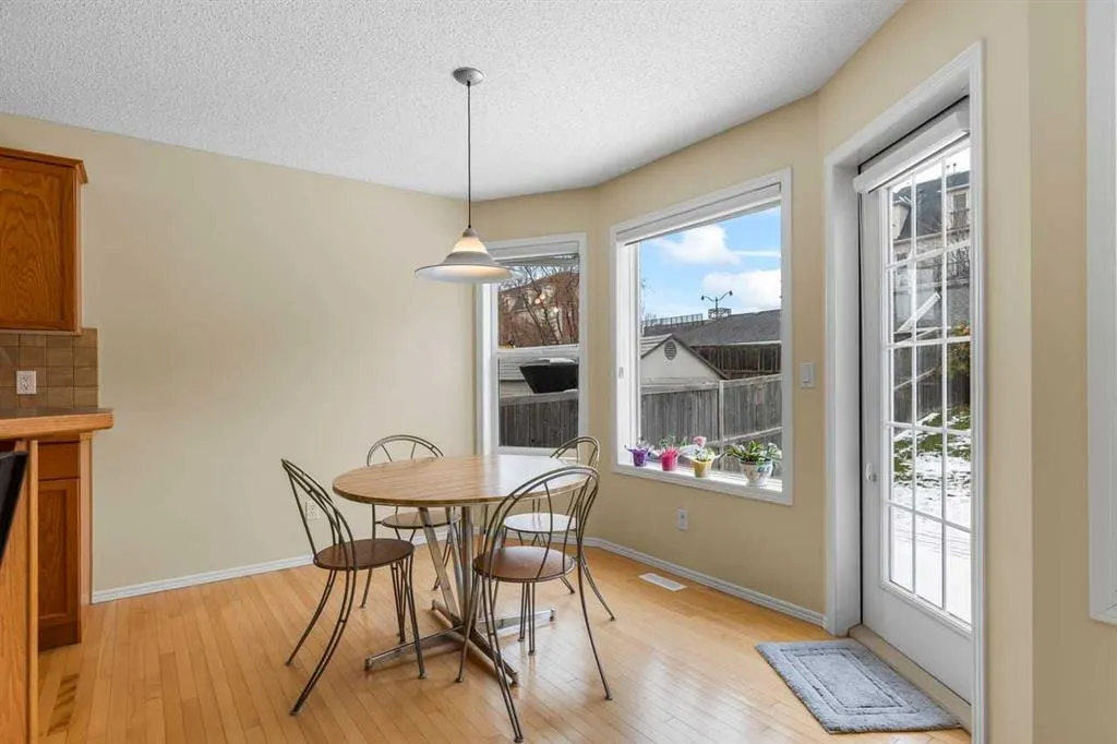 303 Springborough Way SW