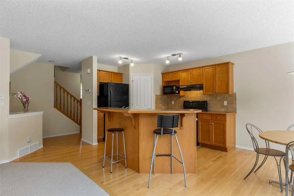 303 Springborough Way SW