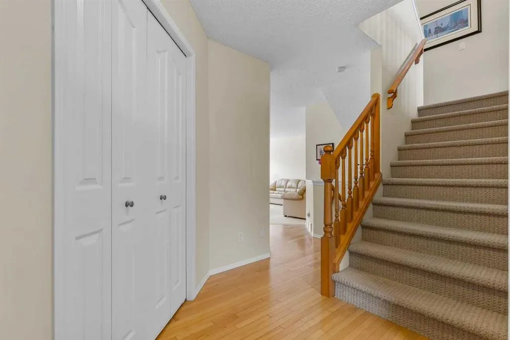 303 Springborough Way SW