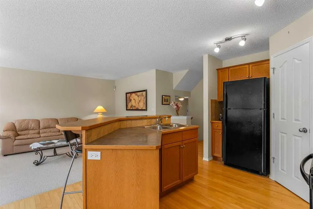 303 Springborough Way SW