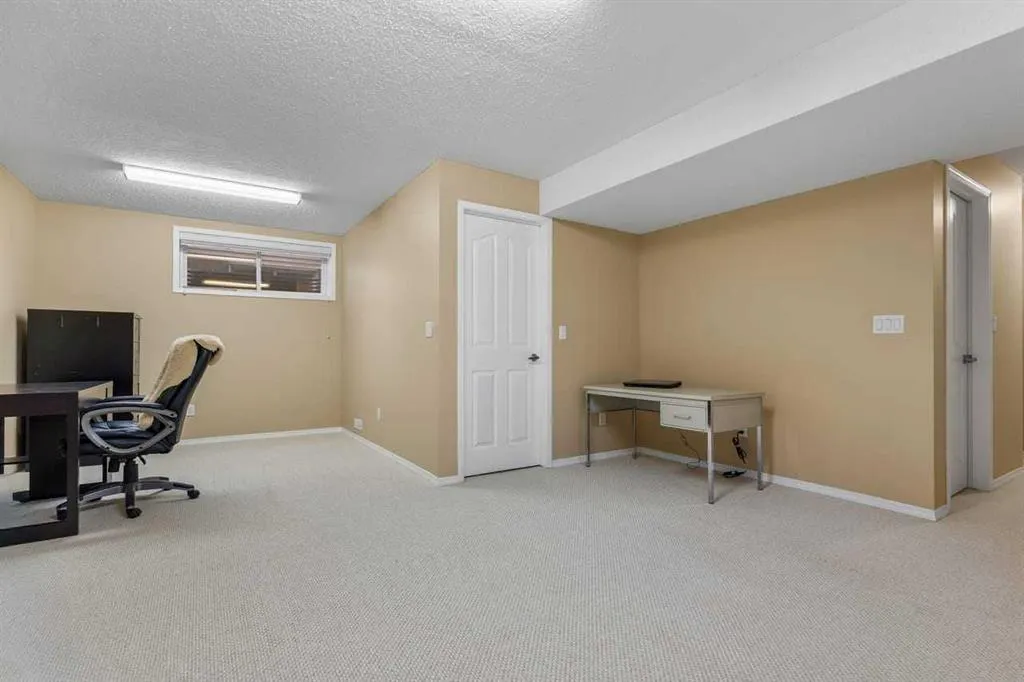 303 Springborough Way SW