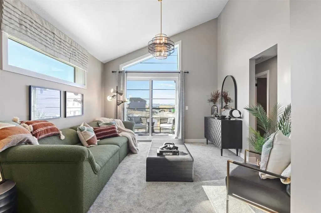 239 Vantage Crescent SW
