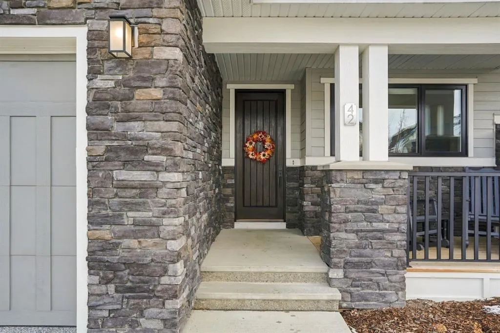 42 Crestridge Bay SW