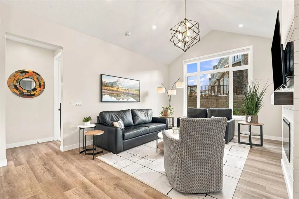 42 Crestridge Bay SW