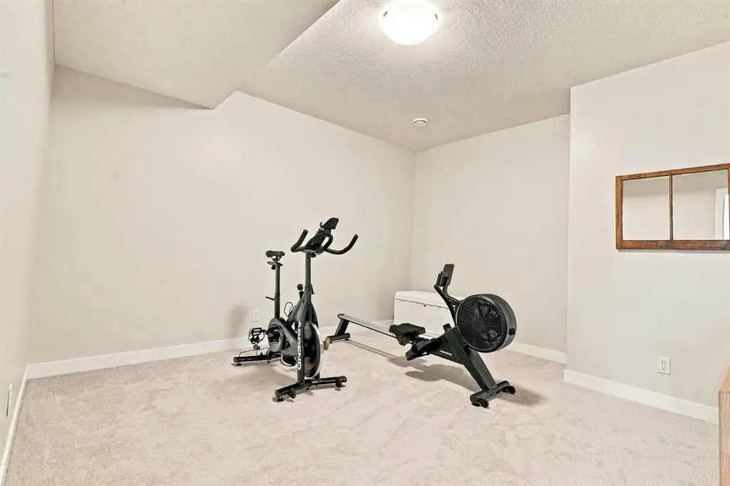 42 Crestridge Bay SW