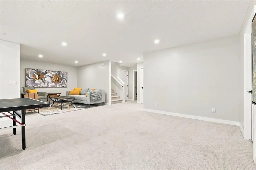 42 Crestridge Bay SW