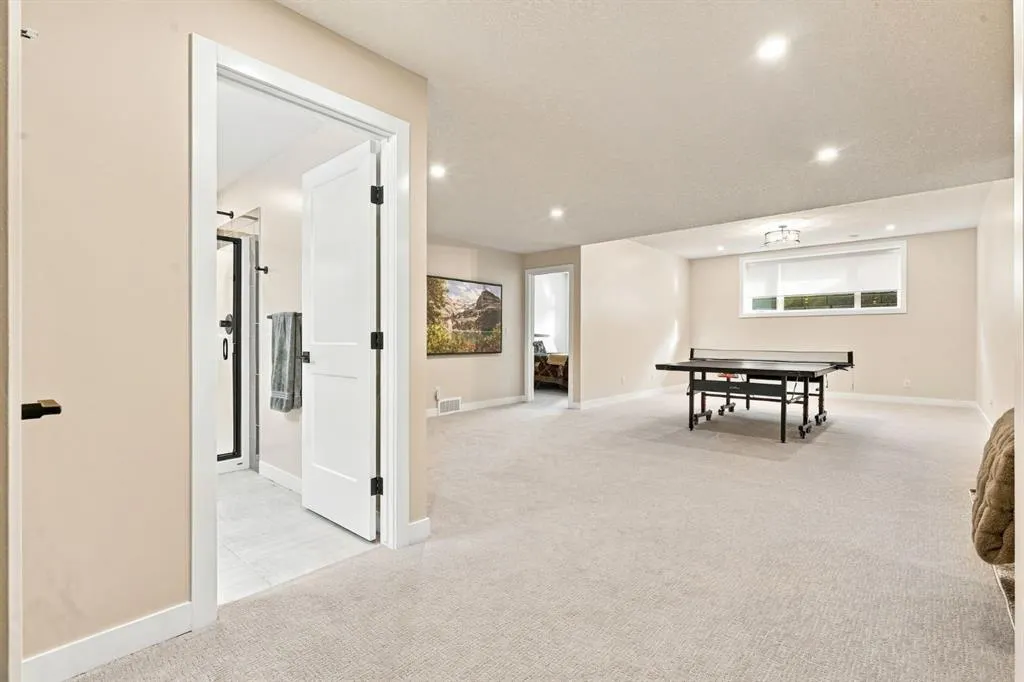 42 Crestridge Bay SW