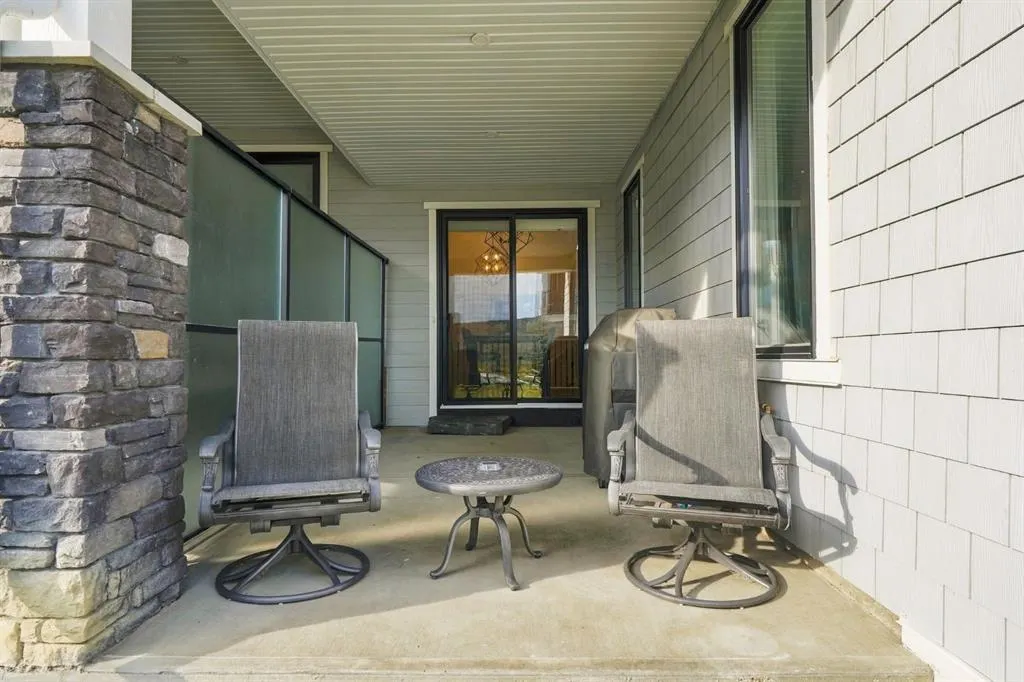 42 Crestridge Bay SW