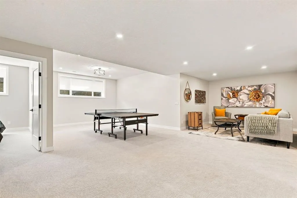 42 Crestridge Bay SW