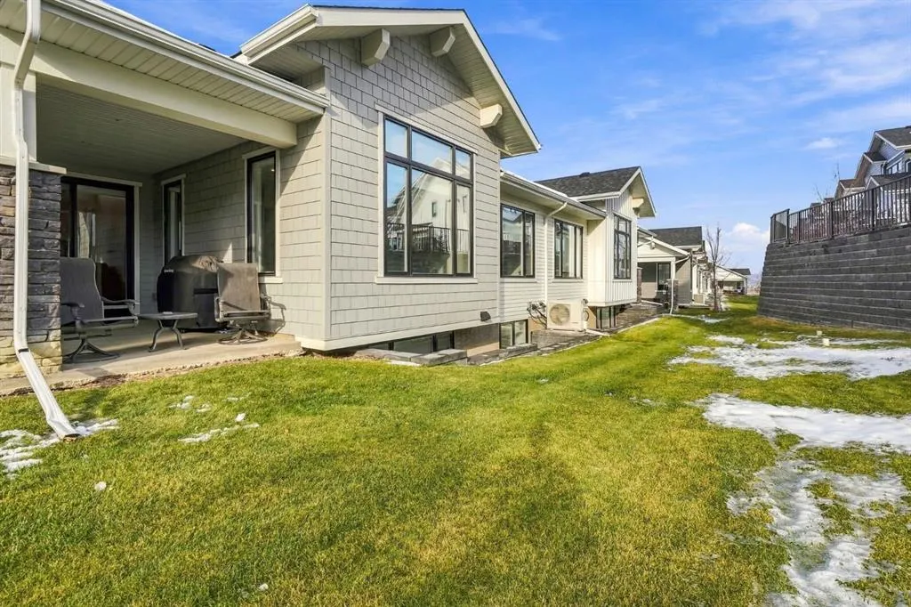 42 Crestridge Bay SW