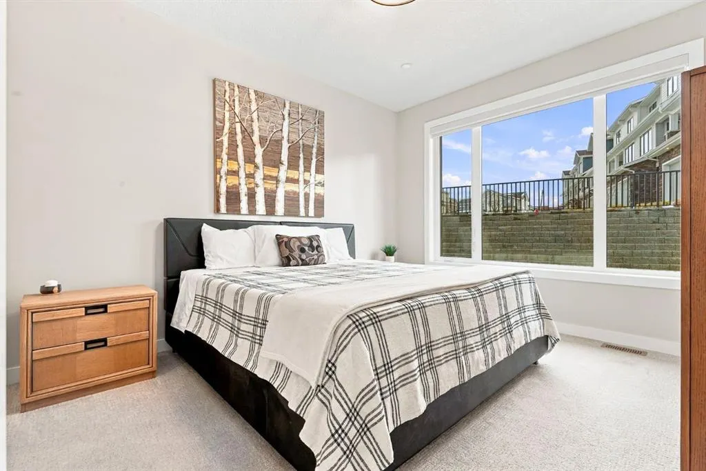 42 Crestridge Bay SW