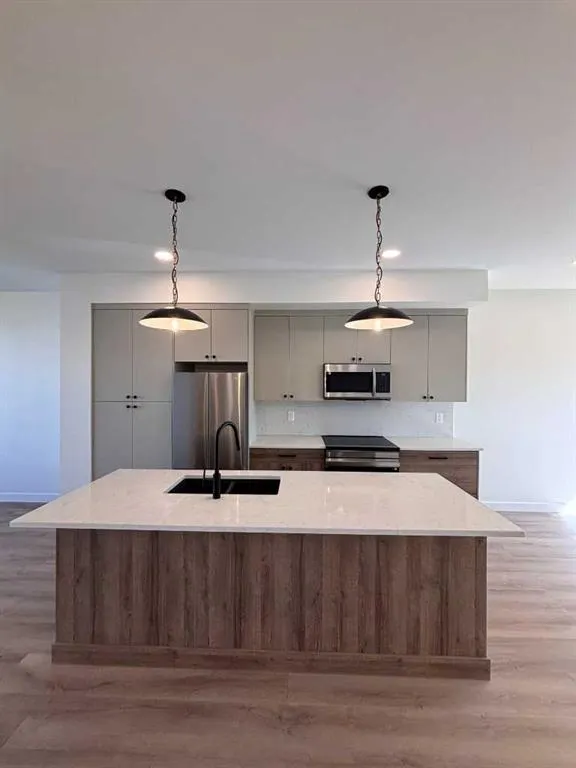 2807 16 Avenue
