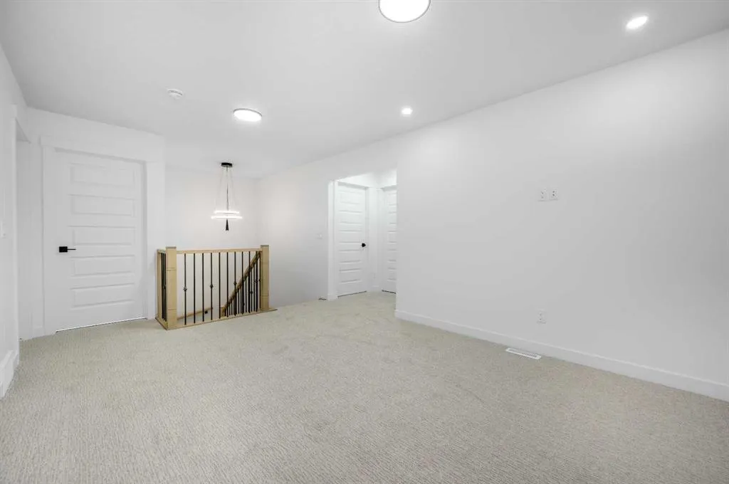 182 Lakewood Crescent