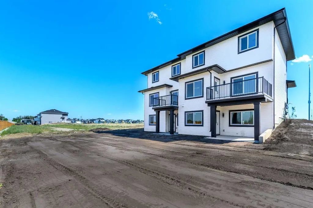 182 Lakewood Crescent