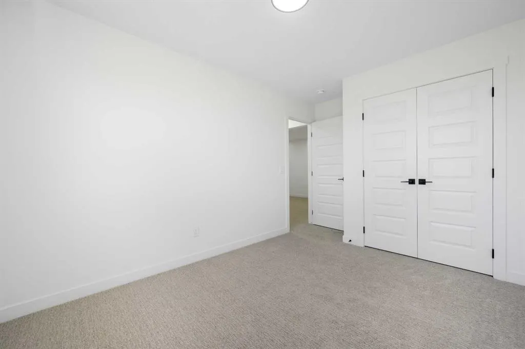 182 Lakewood Crescent