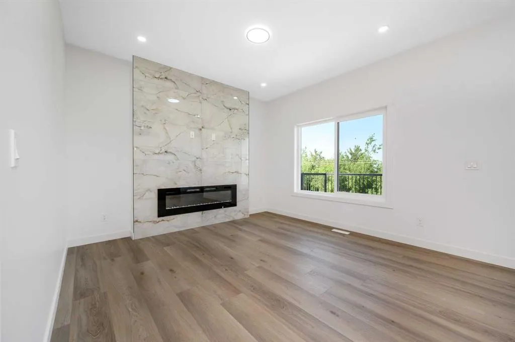 182 Lakewood Crescent