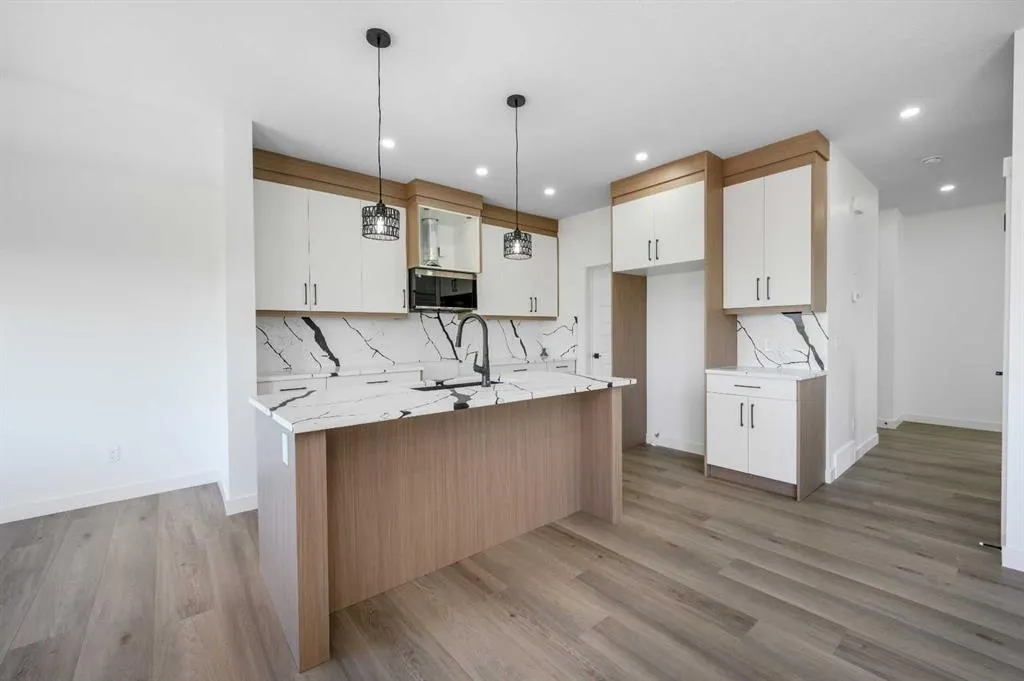 182 Lakewood Crescent