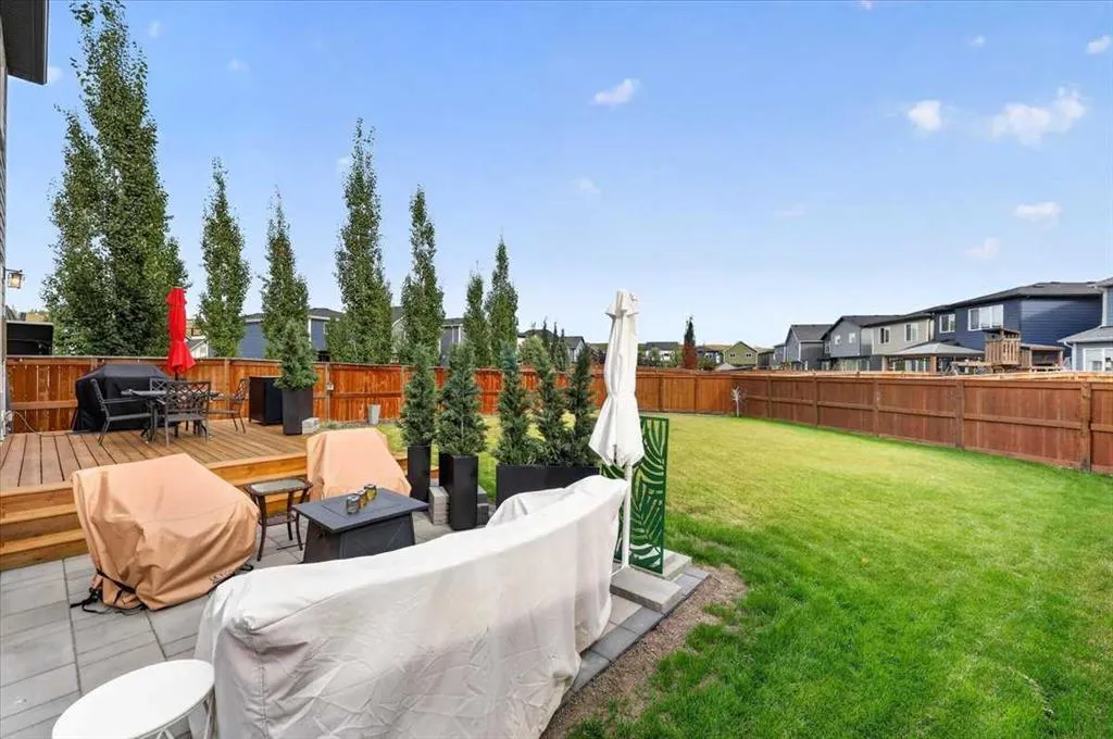32 Cranbrook Bay SE