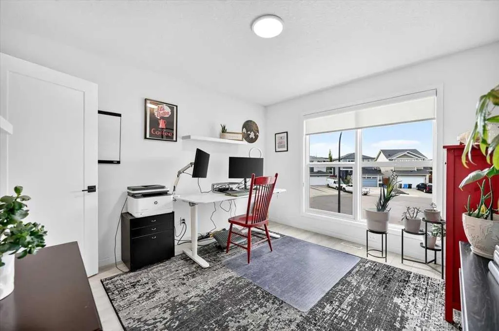 32 Cranbrook Bay SE