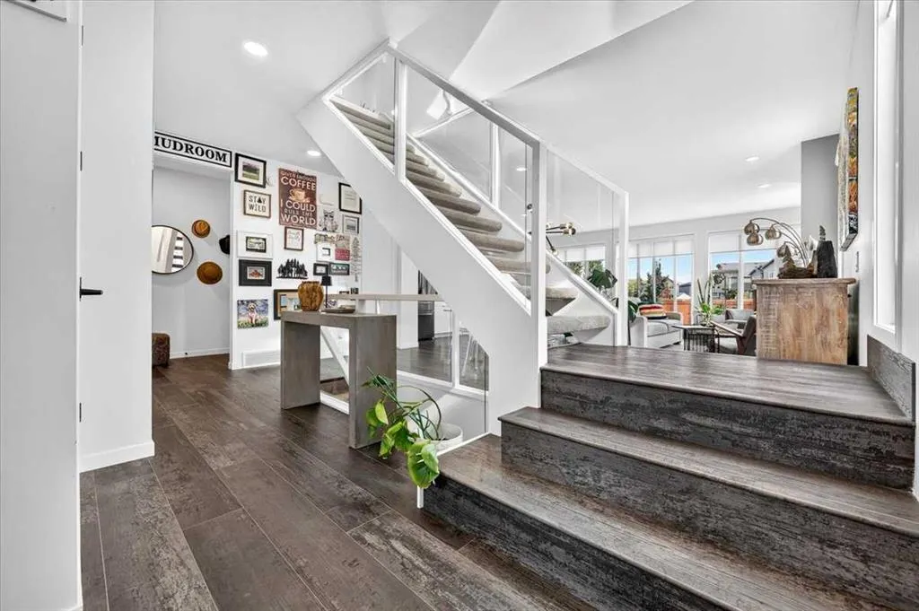 32 Cranbrook Bay SE