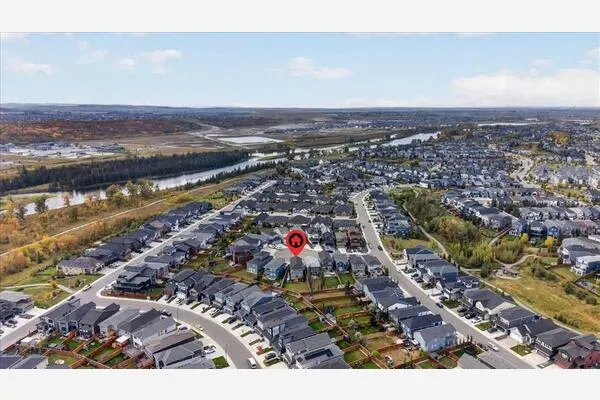 32 Cranbrook Bay SE
