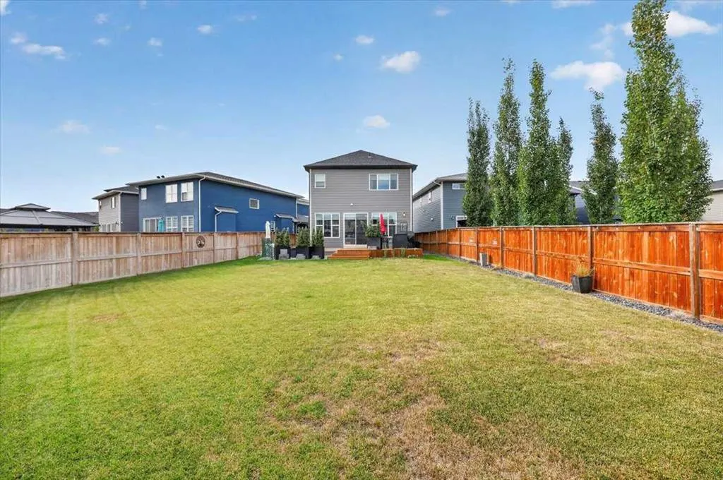 32 Cranbrook Bay SE
