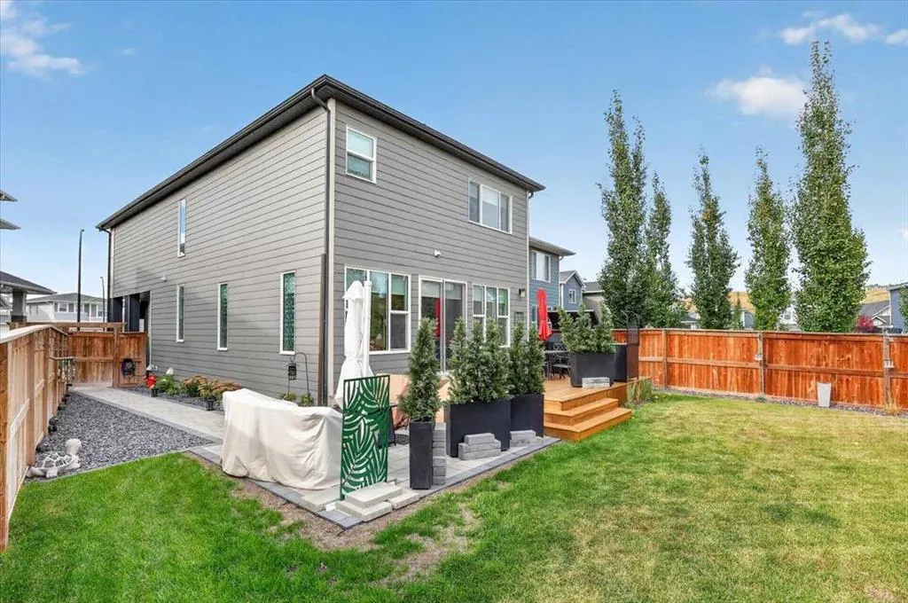 32 Cranbrook Bay SE