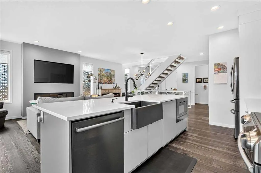 32 Cranbrook Bay SE