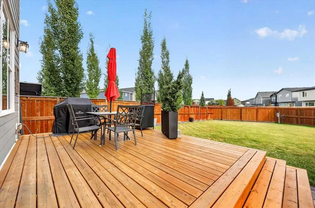 32 Cranbrook Bay SE