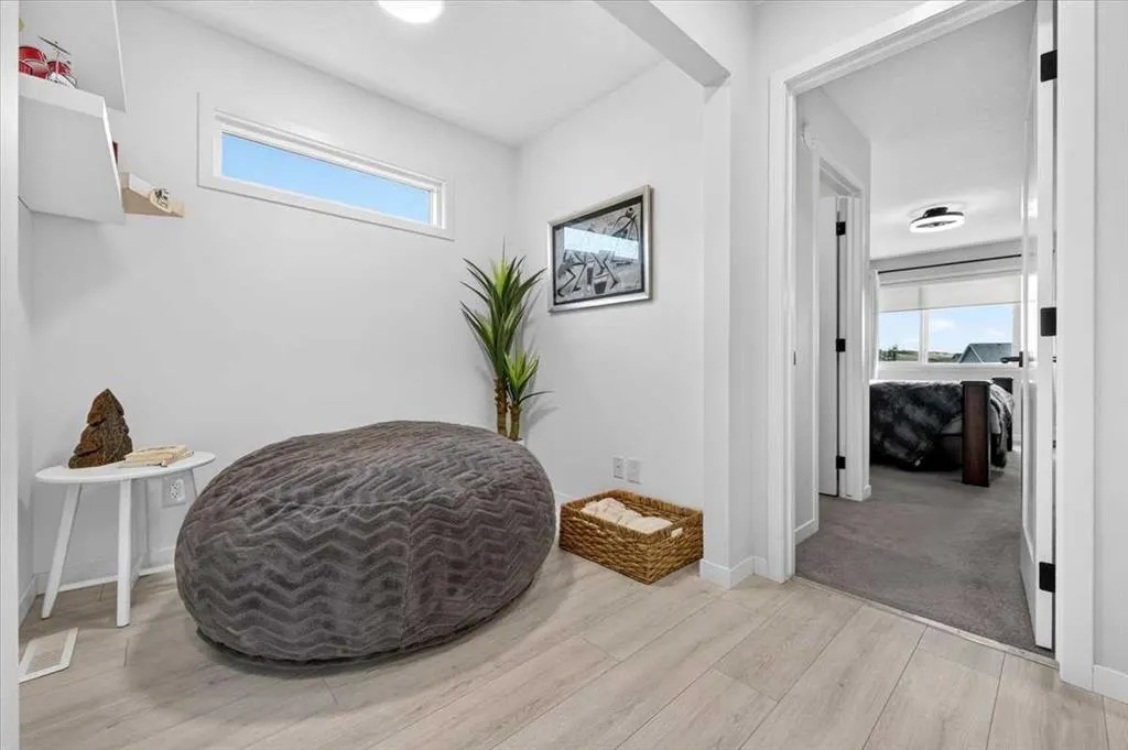 32 Cranbrook Bay SE