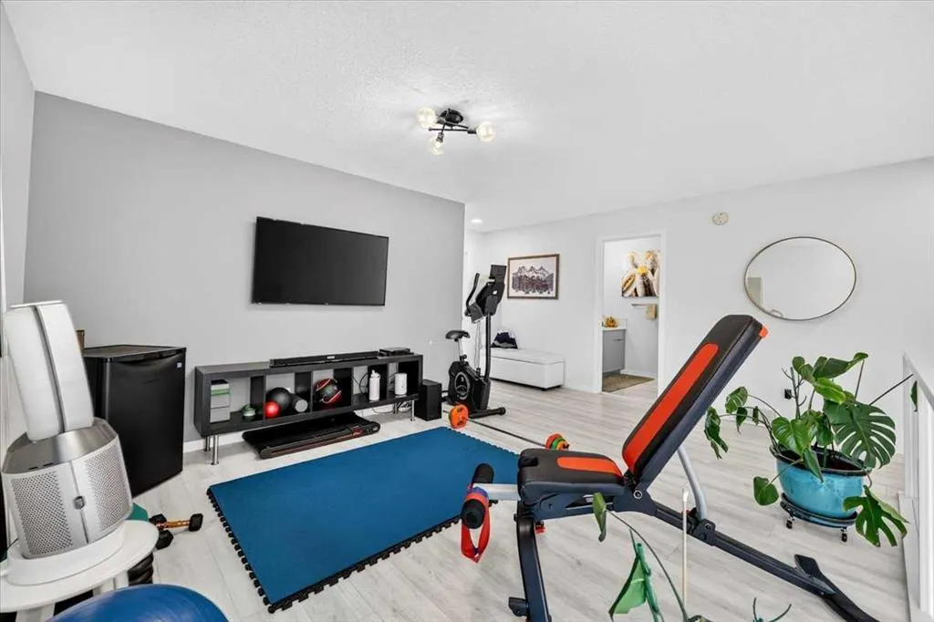 32 Cranbrook Bay SE