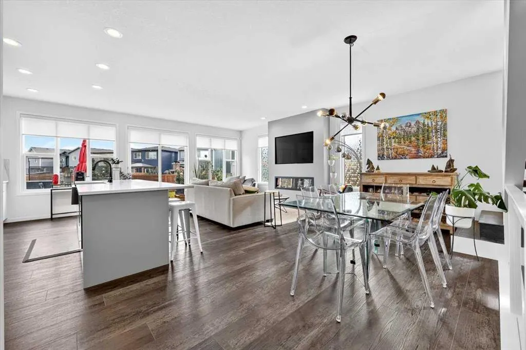 32 Cranbrook Bay SE