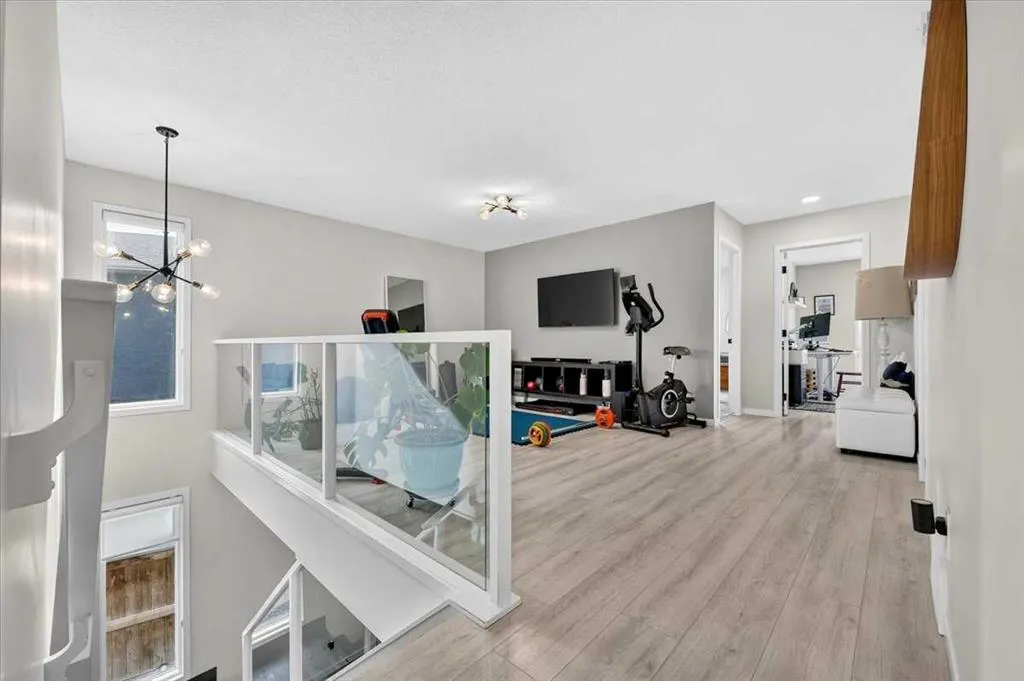 32 Cranbrook Bay SE