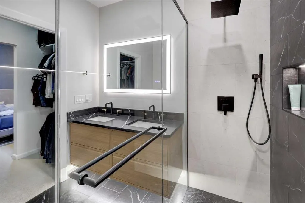 210 15 Avenue SE #3301