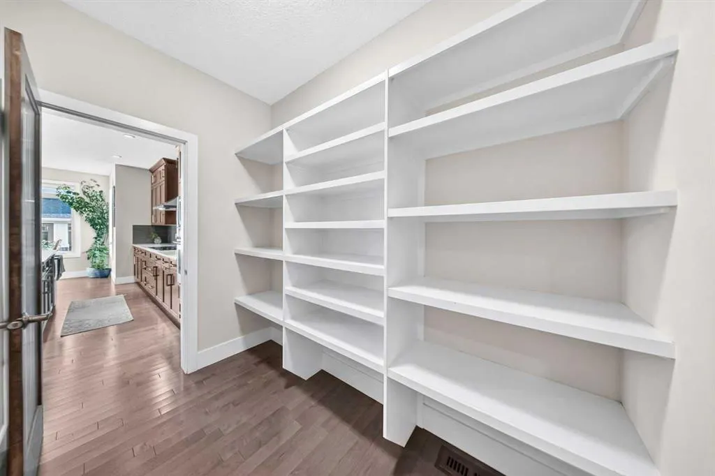 160 Kinniburgh Circle