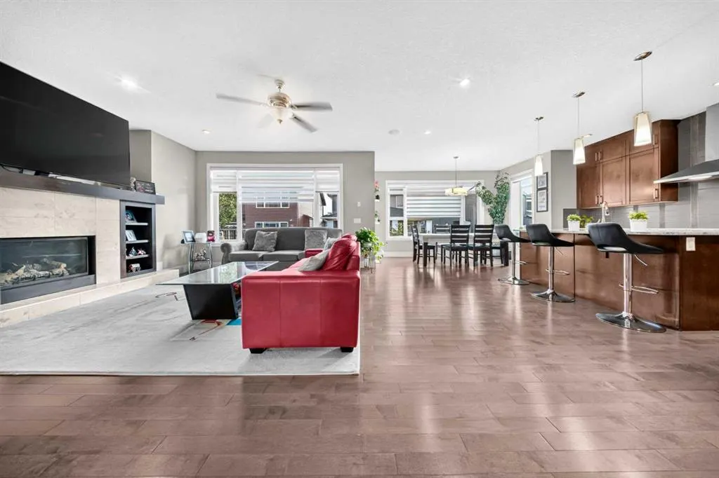 160 Kinniburgh Circle