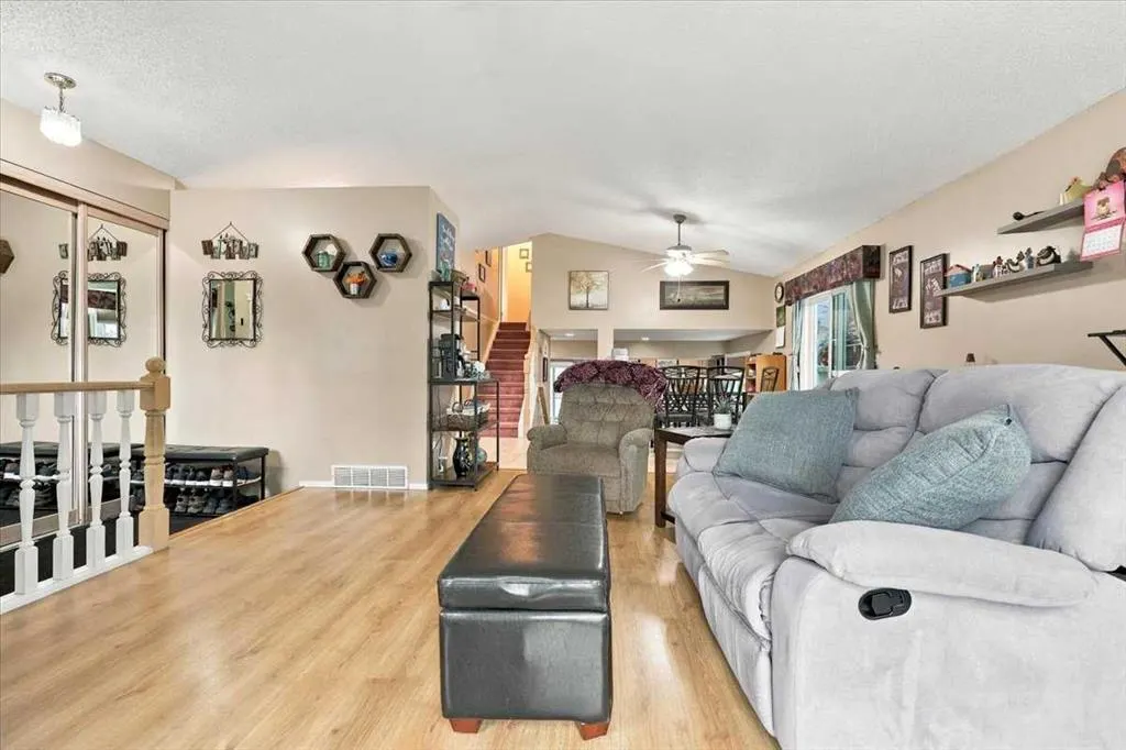 36 Covington Mews NE