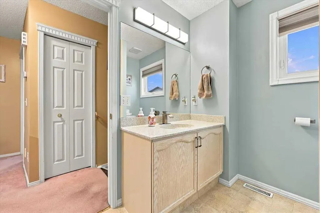36 Covington Mews NE