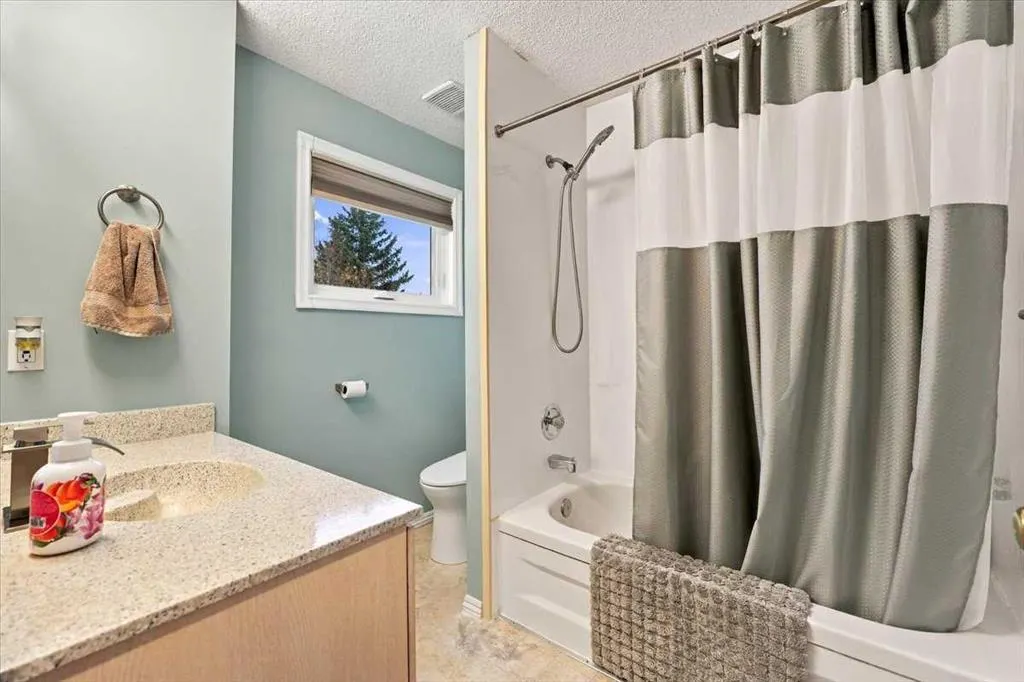 36 Covington Mews NE