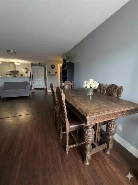 10217 Queen Street #404