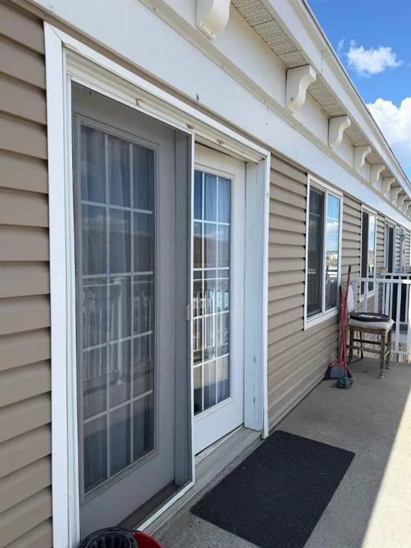 10217 Queen Street #404