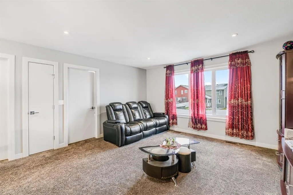 10 Mitchell Crescent