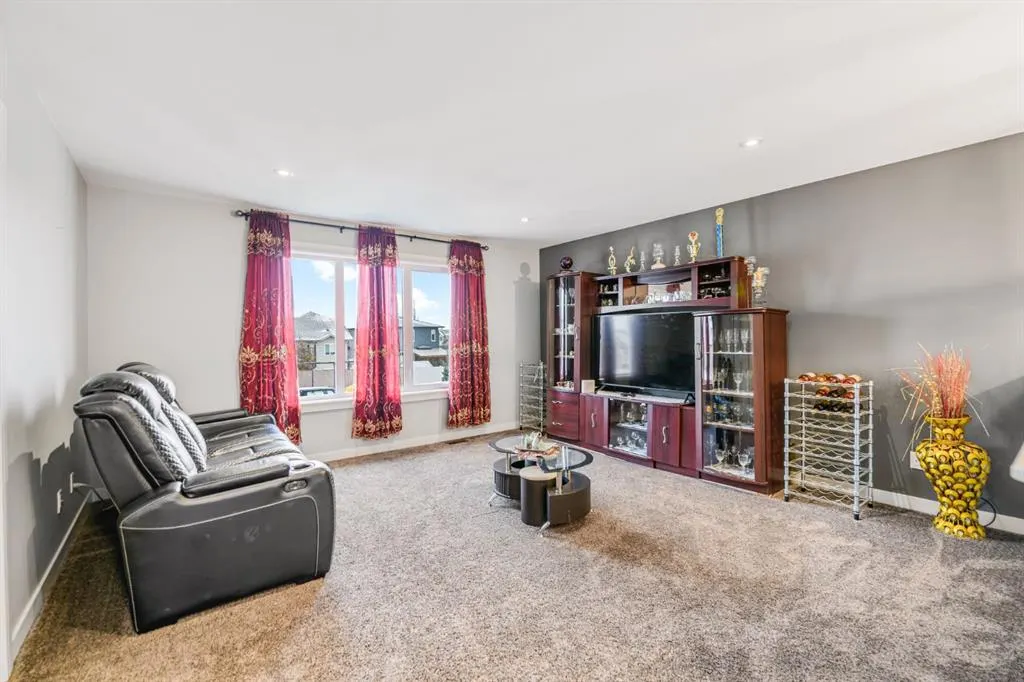 10 Mitchell Crescent