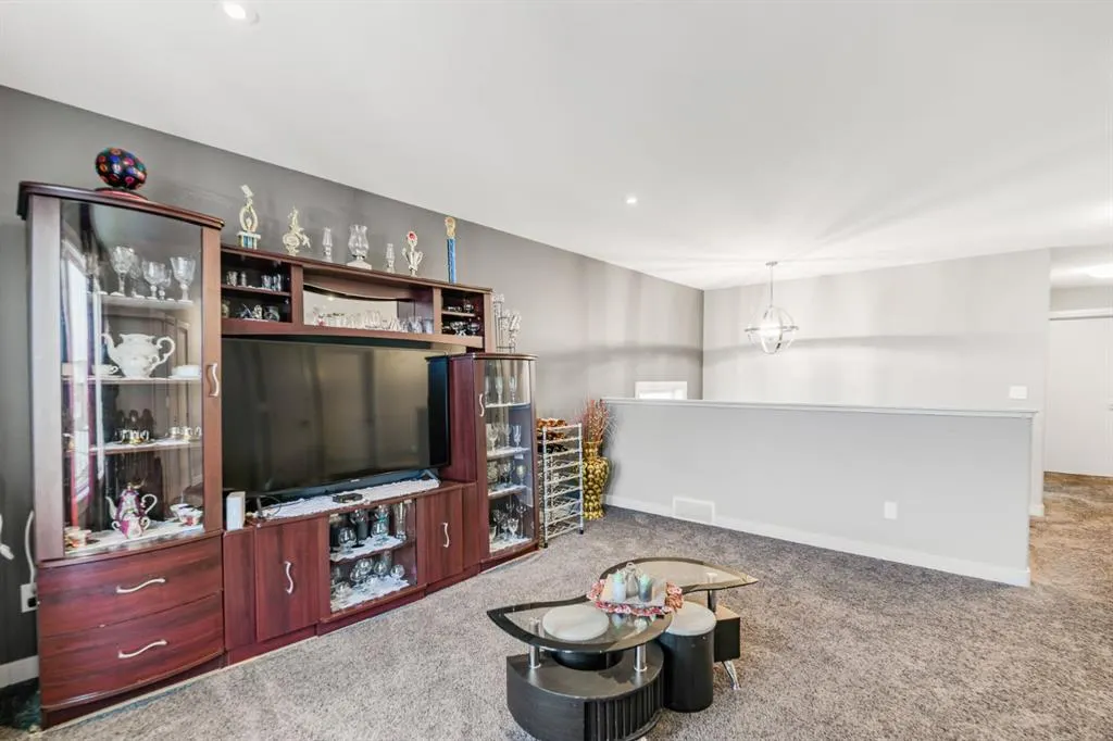 10 Mitchell Crescent