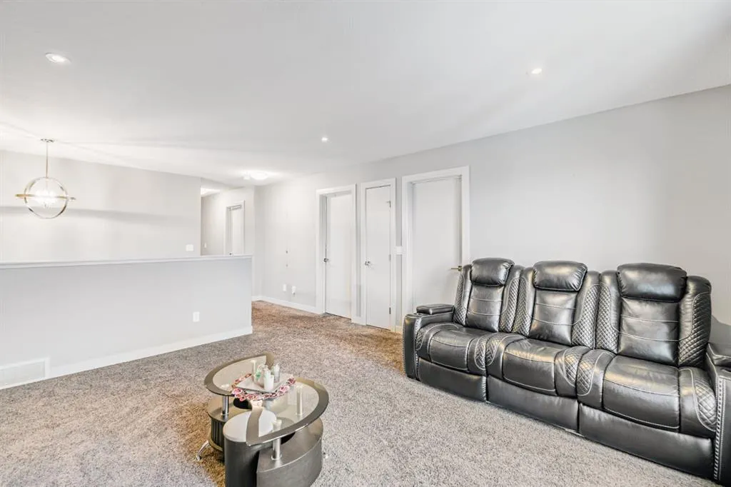 10 Mitchell Crescent